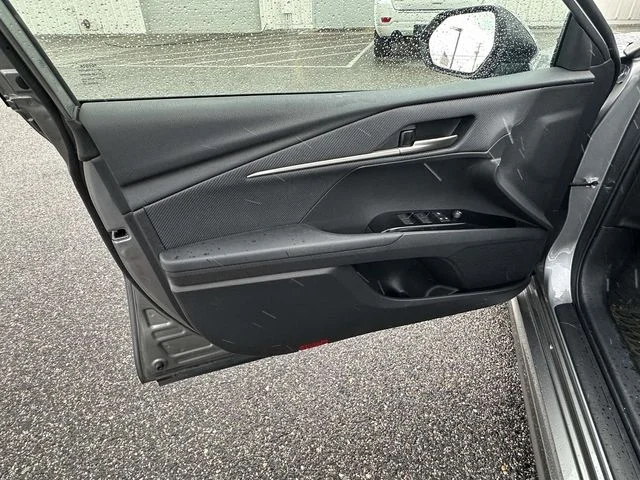 Used 2025  Toyota SE image 28