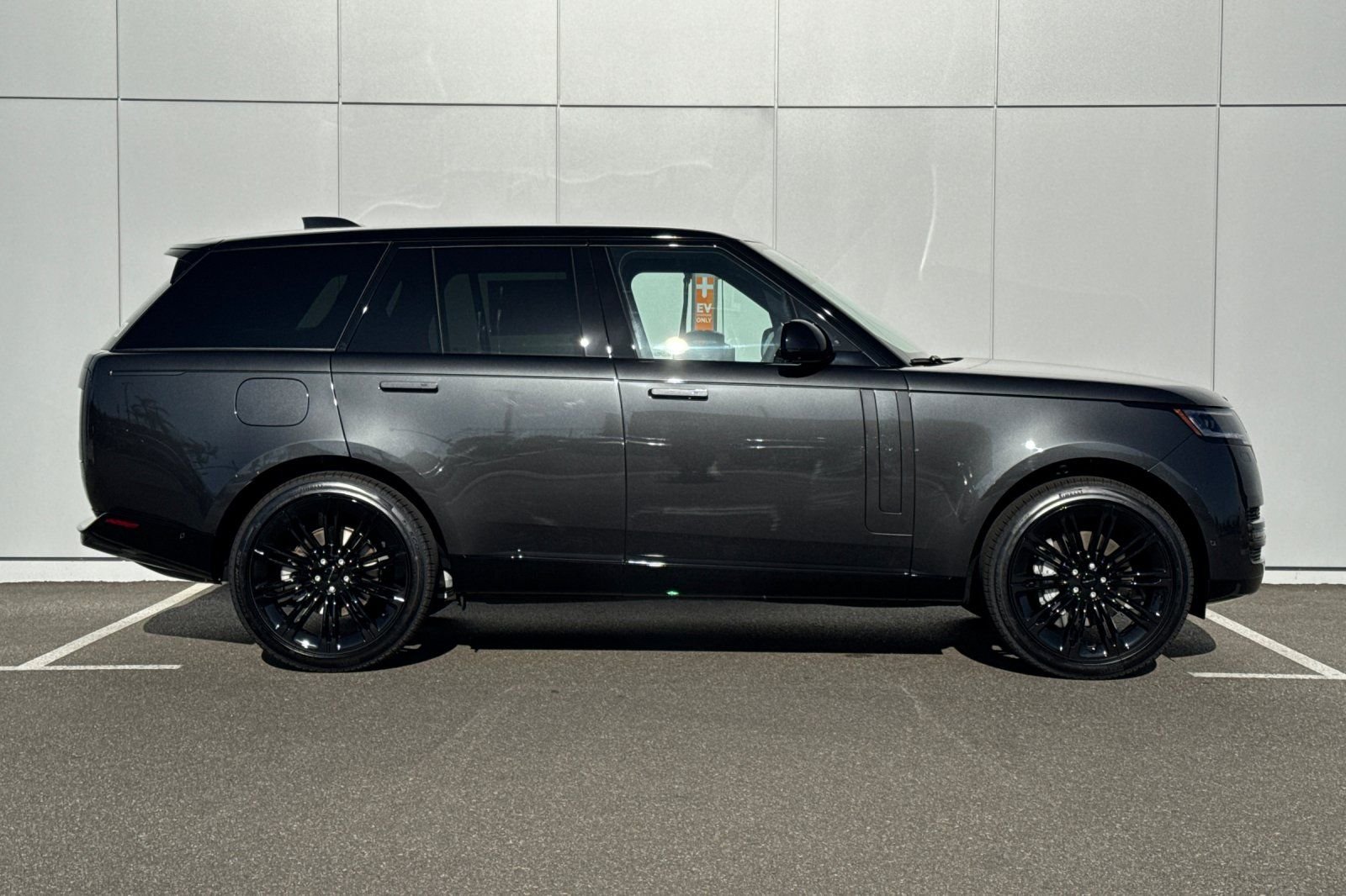 New 2026 Carpathian Grey Land Rover SE image 6
