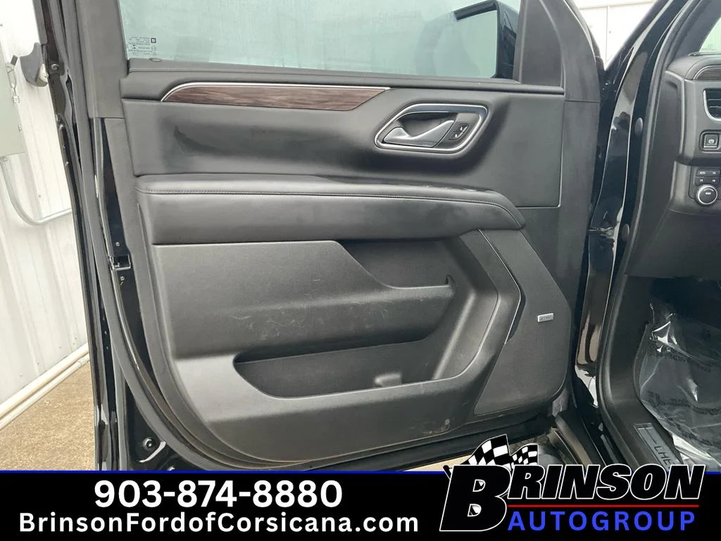 Used 2022 Black Chevrolet Z71 image 23