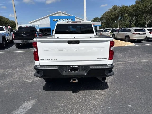 Used 2022 Summit White Chevrolet Custom image 5