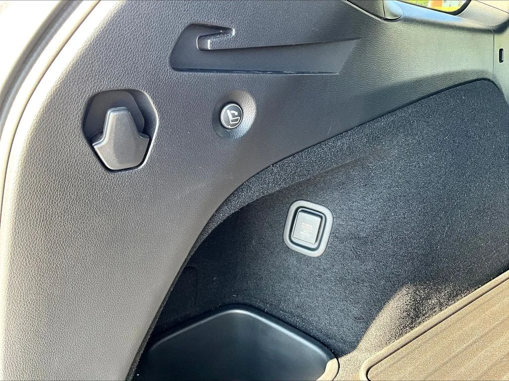 Certified Used 2019 Lunar Silver Metallic Honda Elite image 38
