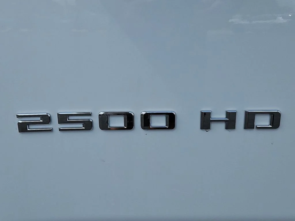New 2026 Summit White Chevrolet WT image 23