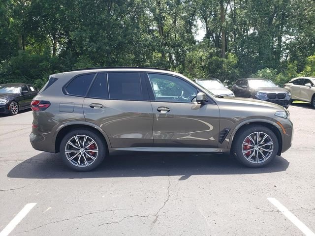 New 2026 Manhattan Green Metallic BMW xDrive40i image 8