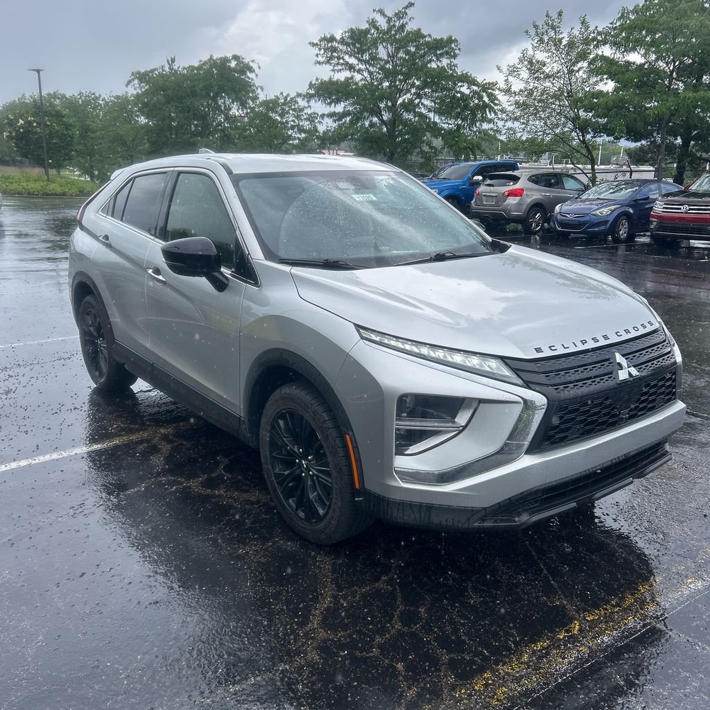 Used 2022 Silver Mitsubishi LE image 4