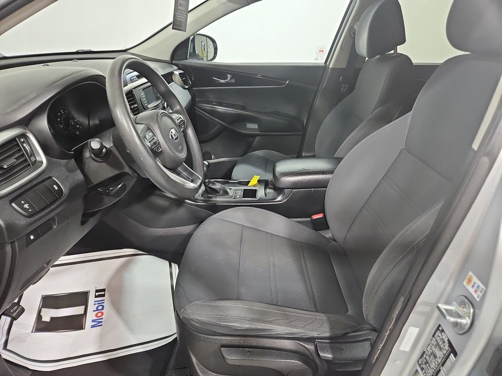 Used 2017 Silver Kia LX image 10