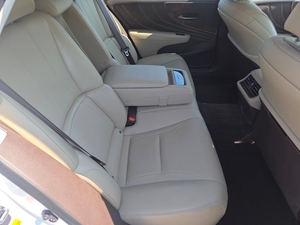 Used 2018 White Pearl Lexus 500 Base image 5