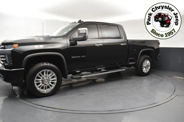 Used 2022 Black Chevrolet High Country image 3