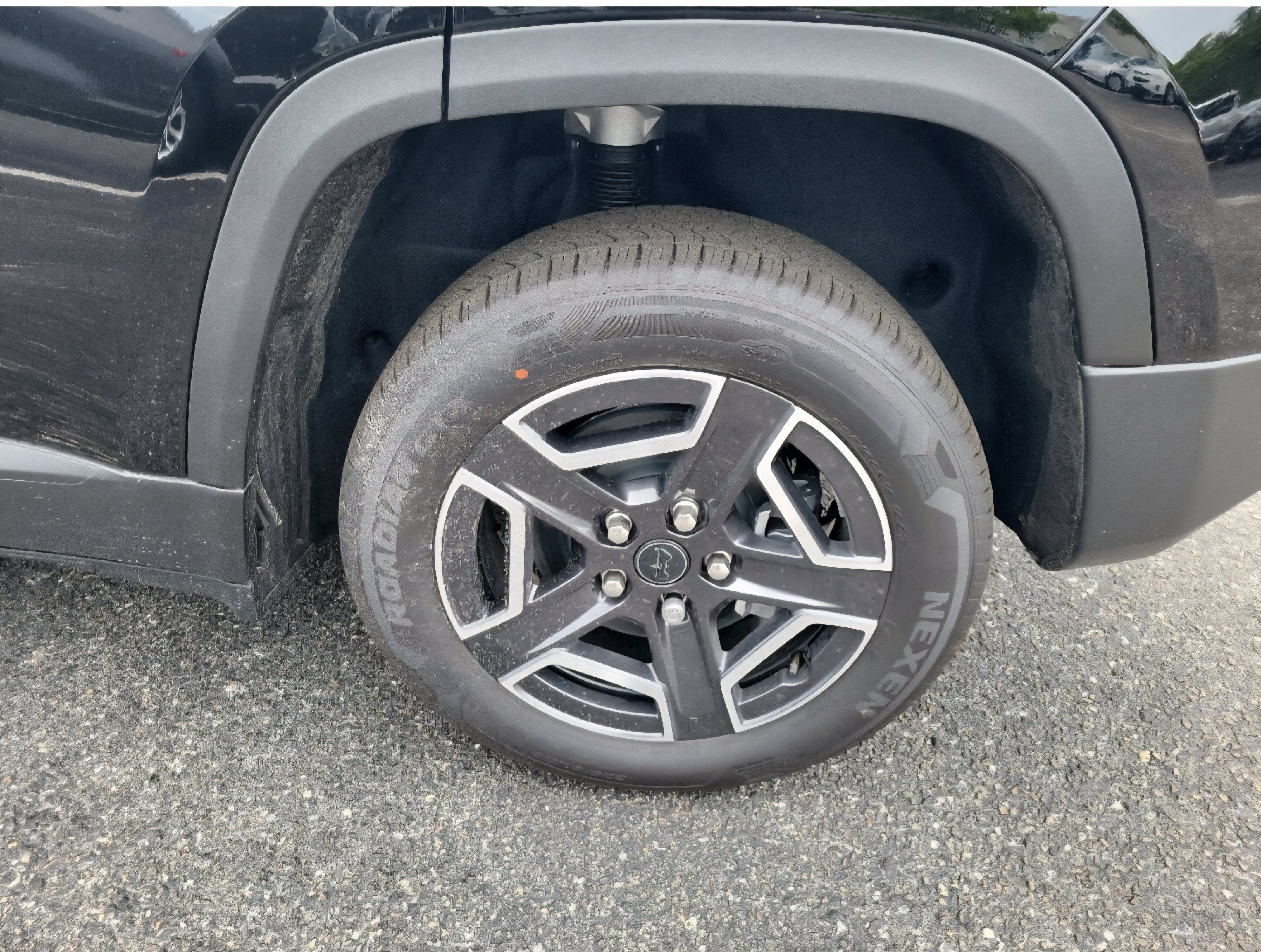 New 2026 Diamond Black Crystal Pearl-Coat Exterior Paint Jeep Limited image 7