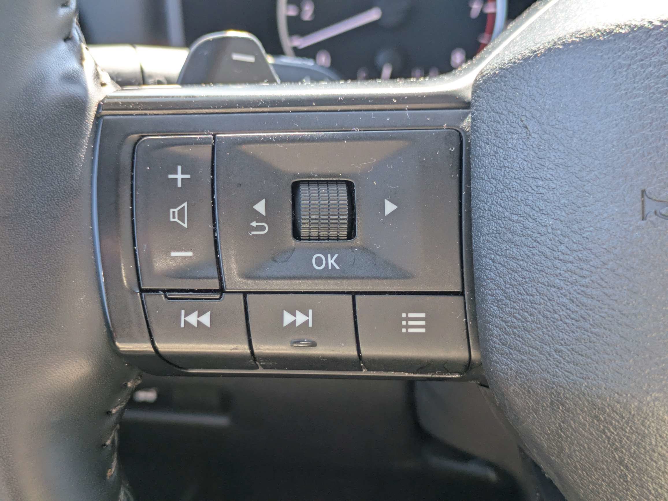 Used 2025  Nissan SV image 21