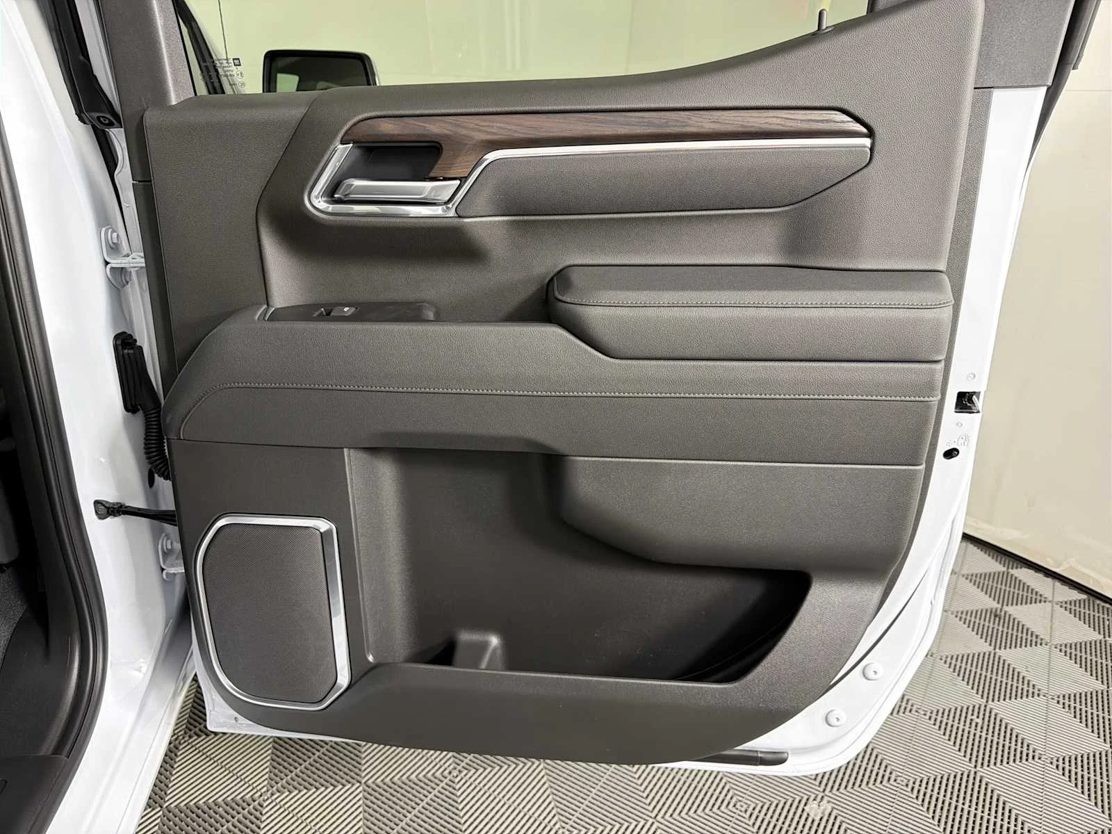 New 2026 Glacier White Tricoat GMC SLT image 14