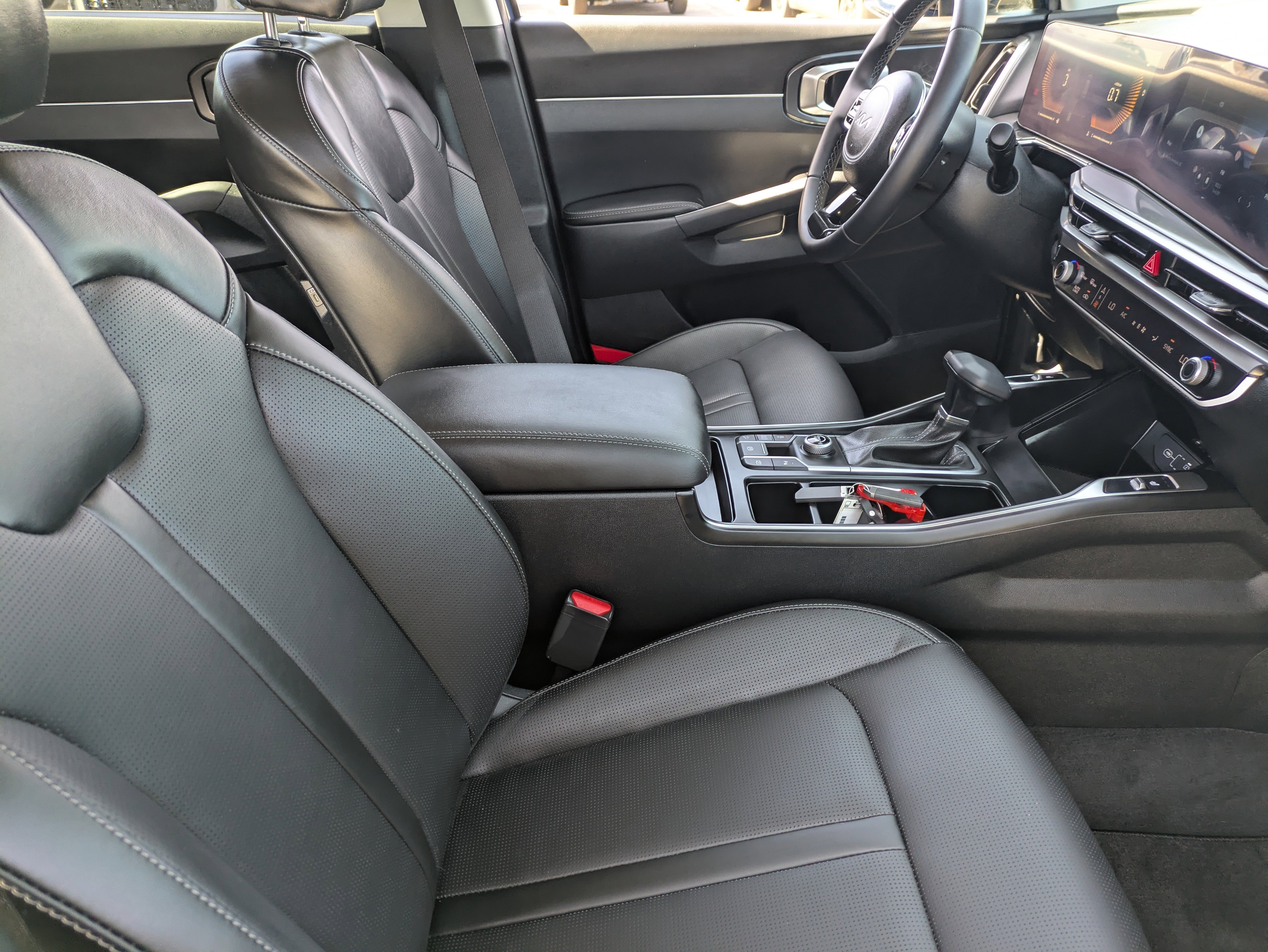 2025 Kia Sorento S - Photo 12