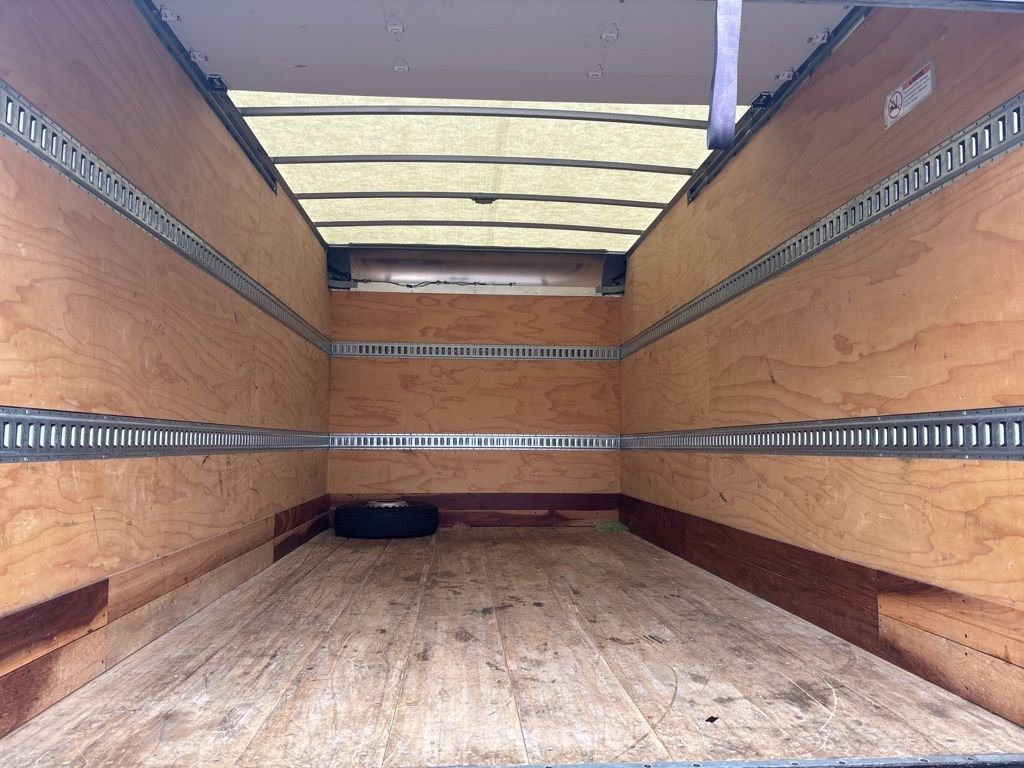 Used 2021  Freightliner w/ 16