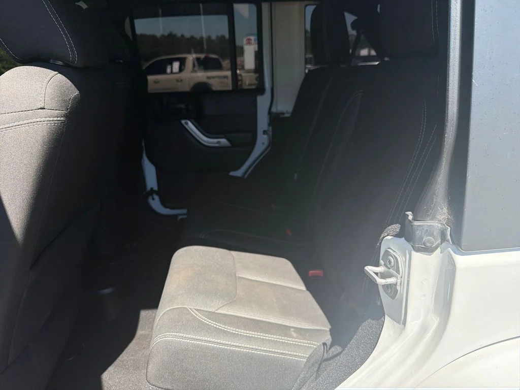 Used 2016 White Jeep Unlimited Sahara image 22