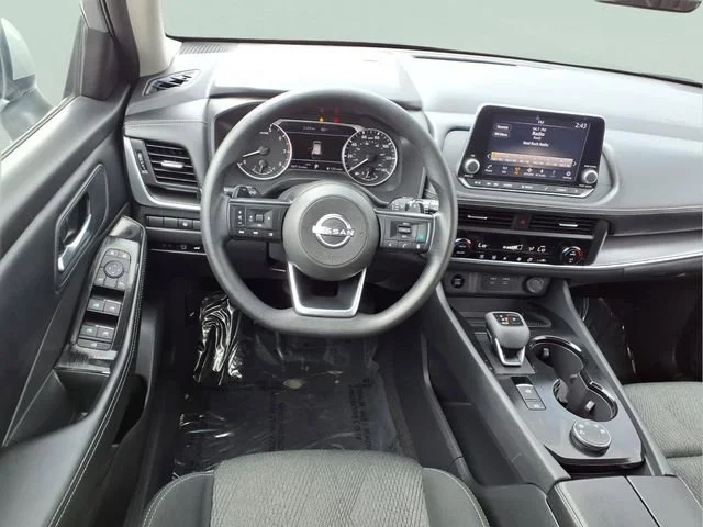 Used 2024  Nissan SV image 4
