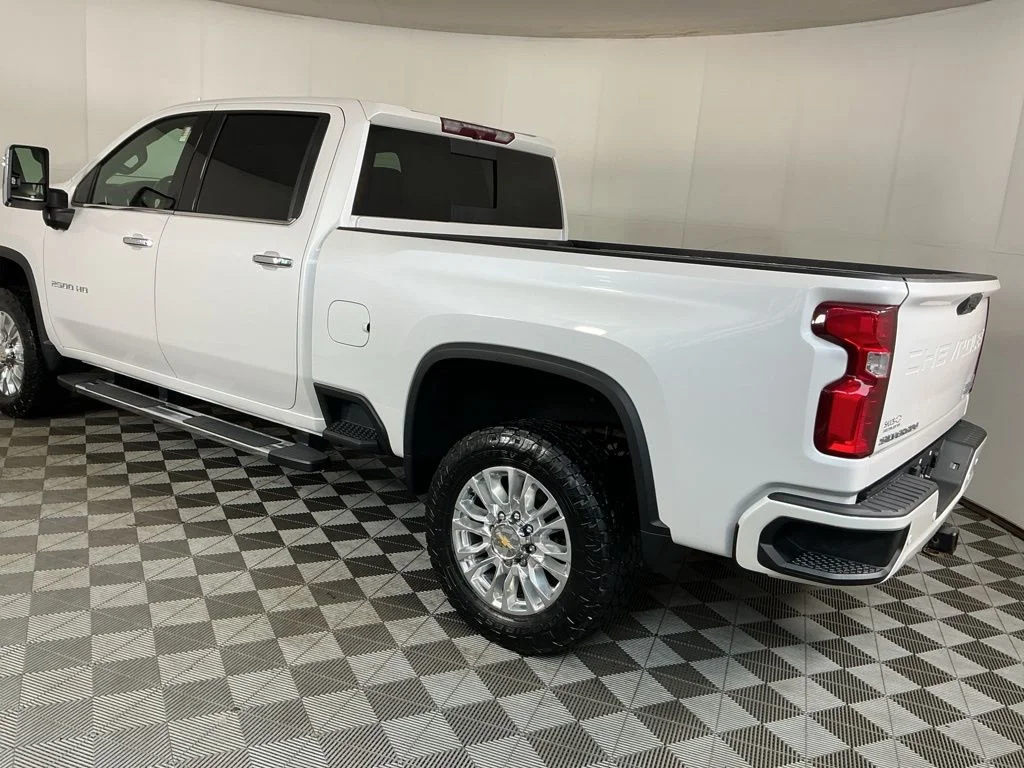 Used 2021 Beige Chevrolet High Country image 7