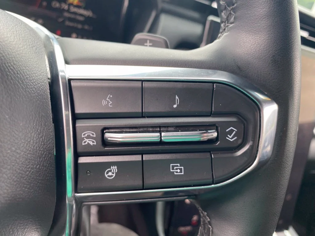 Used 2025 Black GMC Elevation image 28