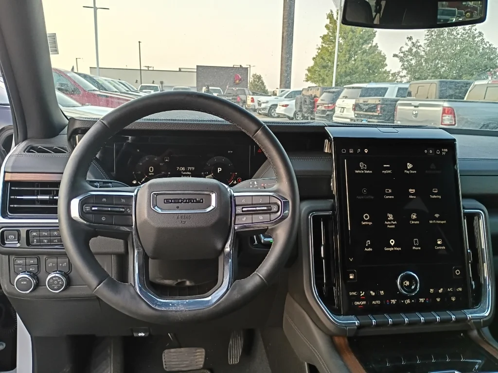 Used 2025 White GMC Denali image 19