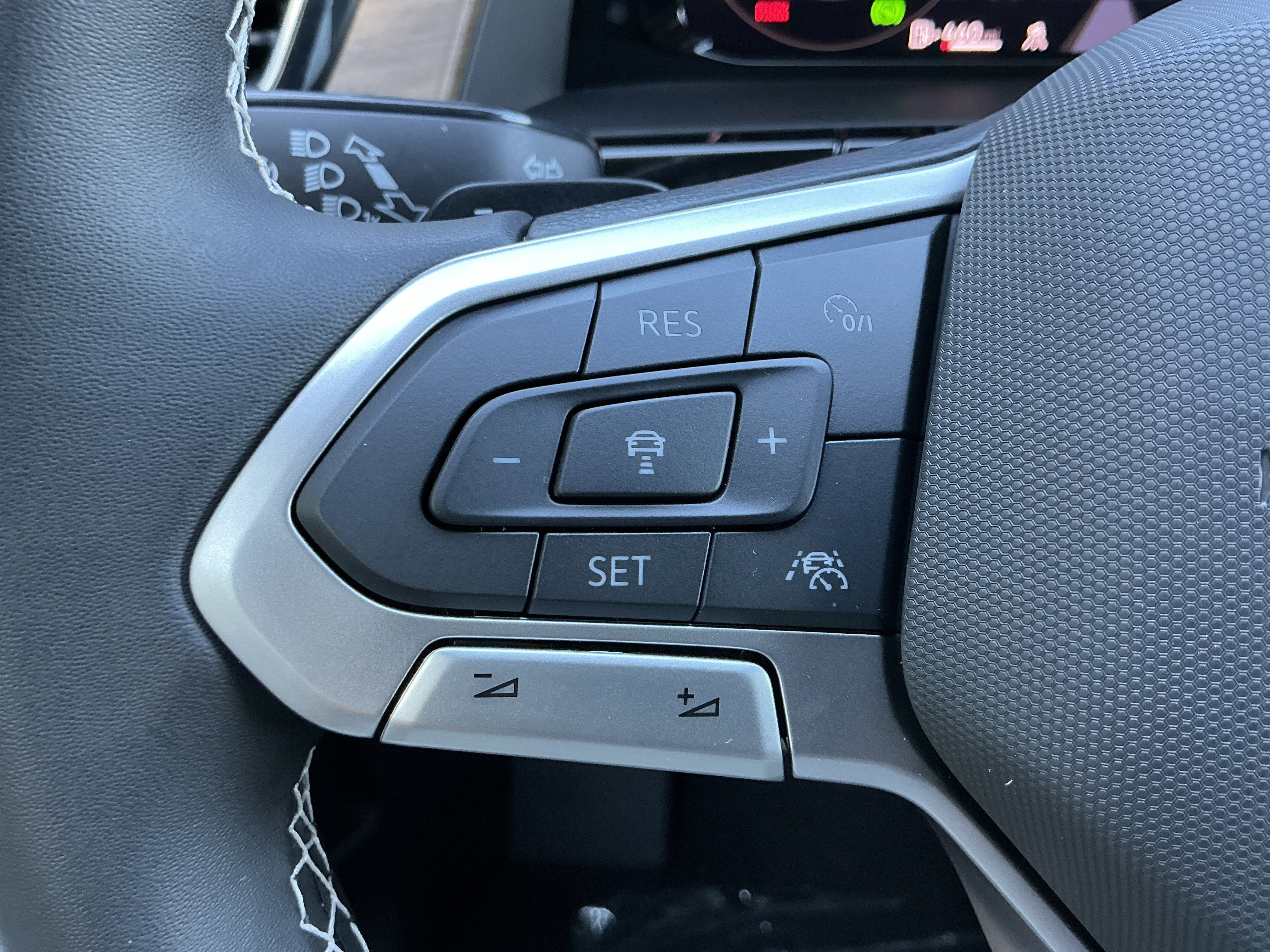 New 2026 Opal White Pearl Volkswagen 2.0T SE image 15