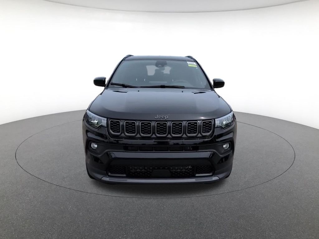 New 2026 Diamond Black Crystal Pearl-Coat Exterior Paint Jeep Latitude image 14
