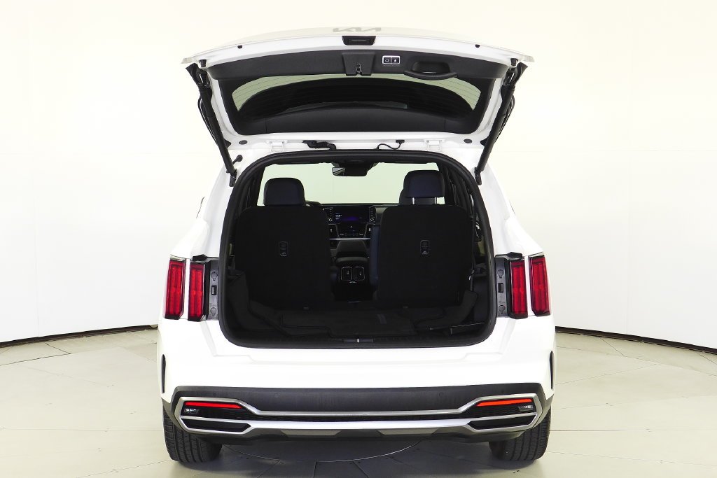 Used 2023 Snow White Pearl Kia SX Prestige image 10