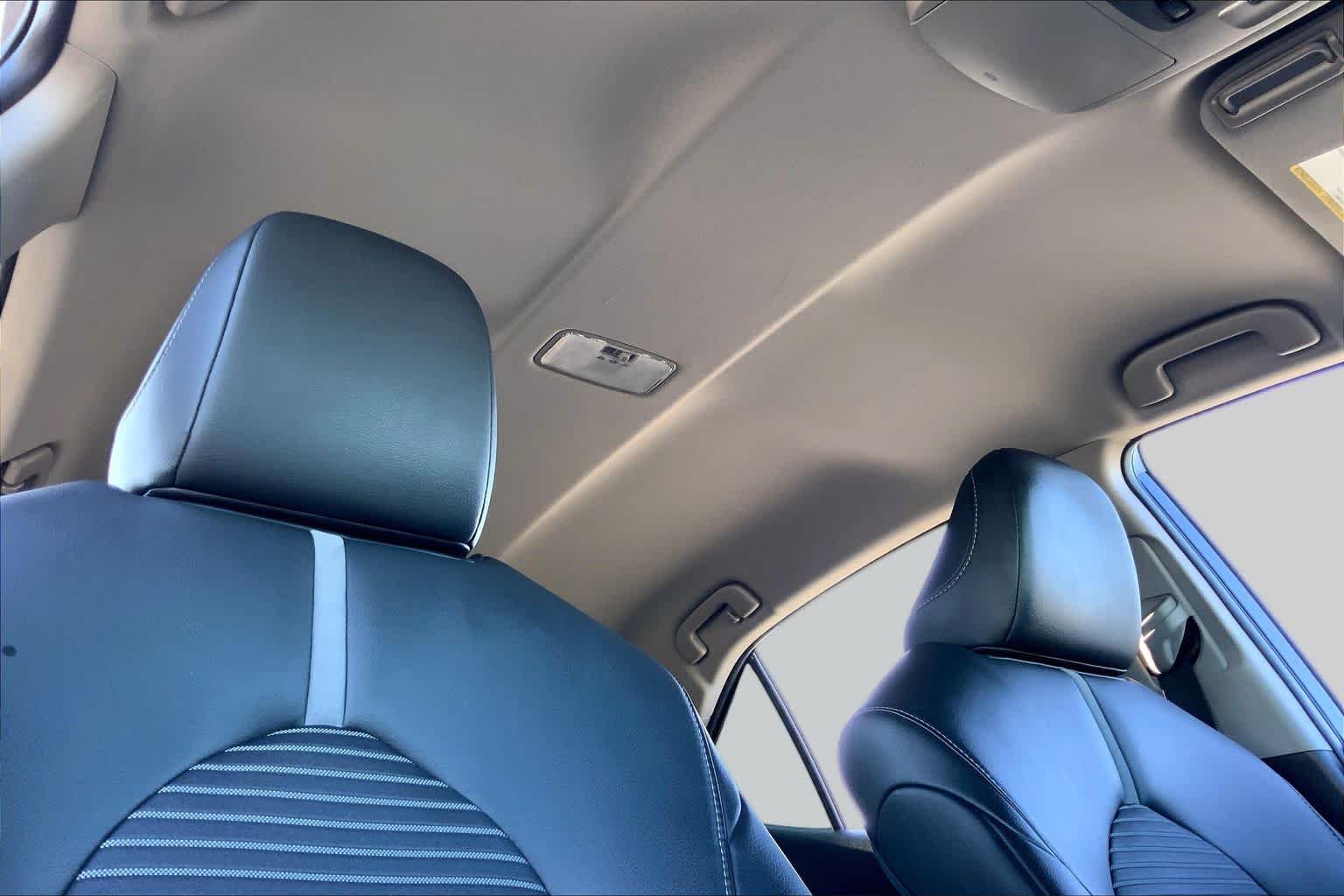 Used 2018 Galactic Aqua Mica Toyota SE image 14