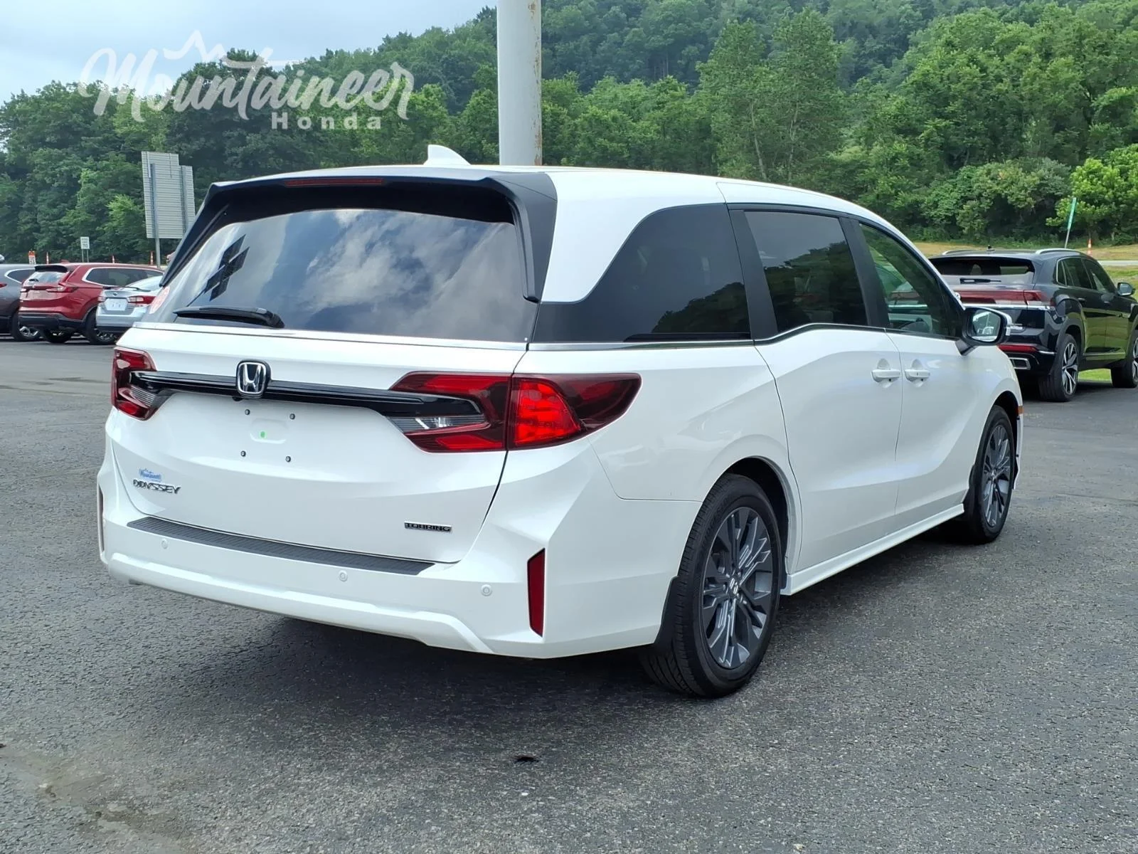 Used 2025 Platinum White Pearl Honda Touring image 7