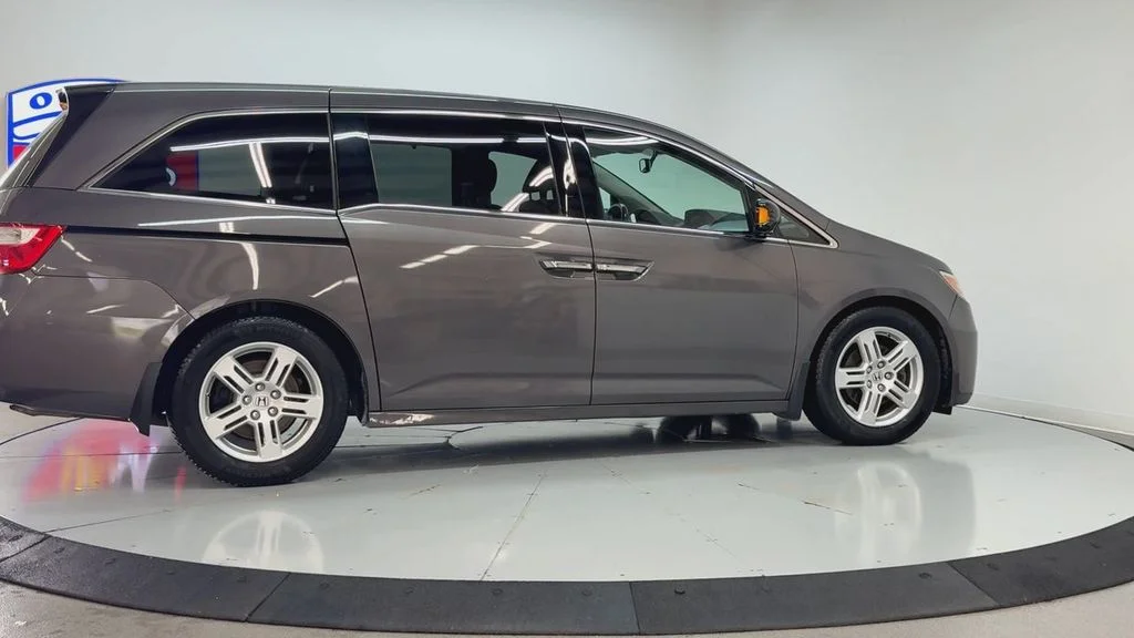 Used 2013 White Diamond Pearl Honda Touring Elite image 4