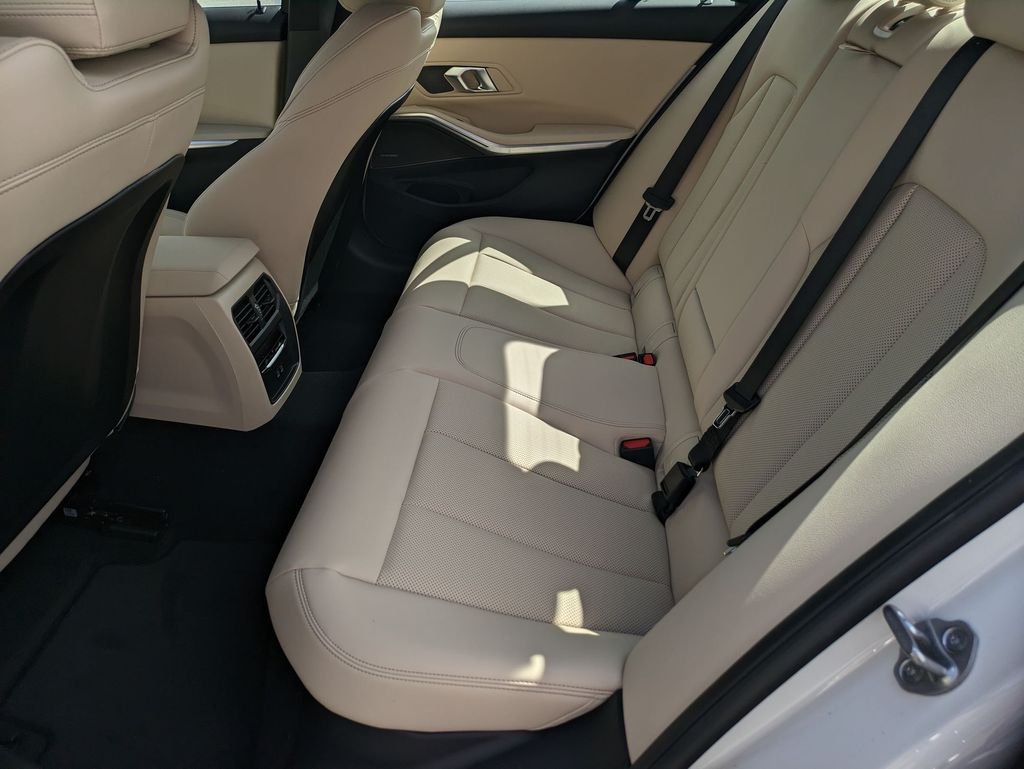 2025 BMW 3 Series 330i - Photo 20
