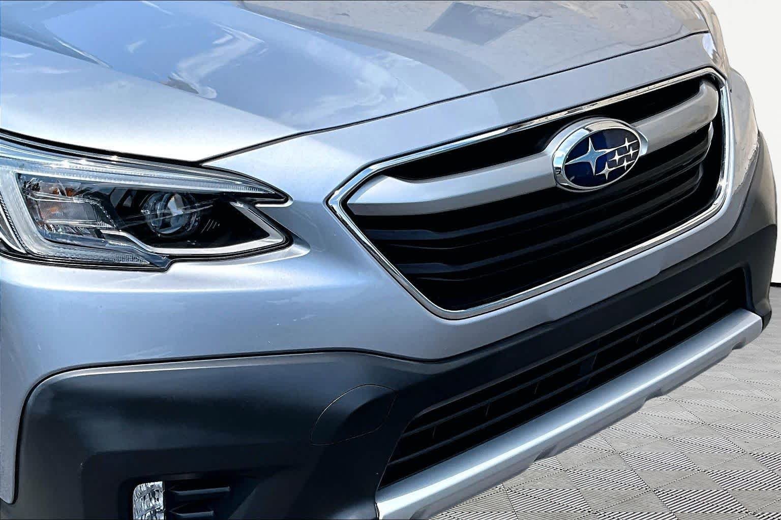 Used 2022 Ice Silver Metallic Subaru Limited image 30