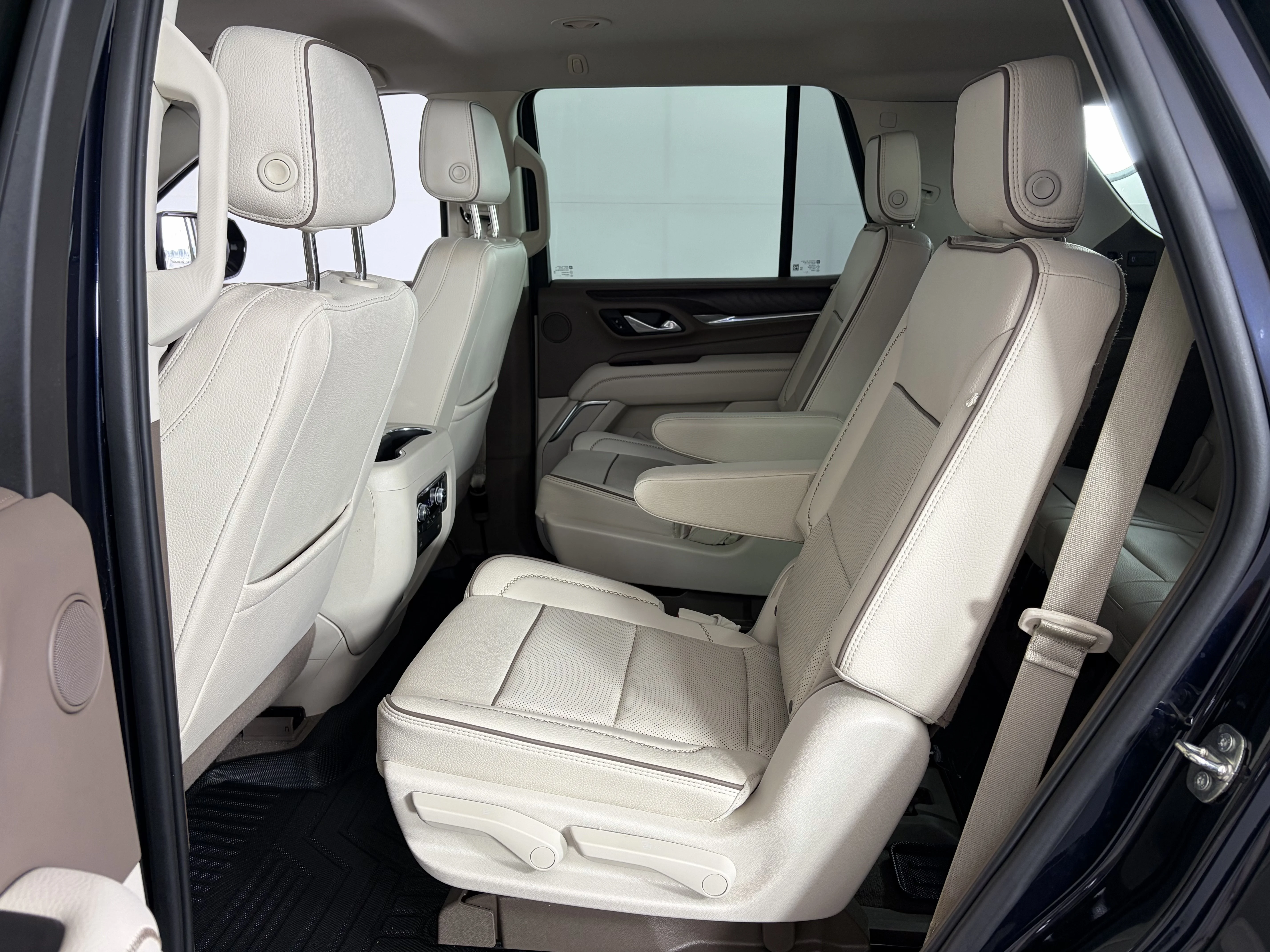 Used 2023 Midnight Blue Metallic GMC Denali image 6
