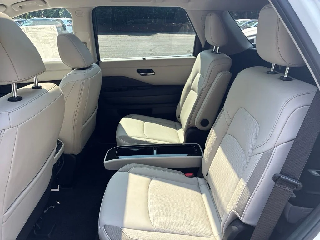 New 2026 Everest White Pearl TriCoat Nissan SL image 25