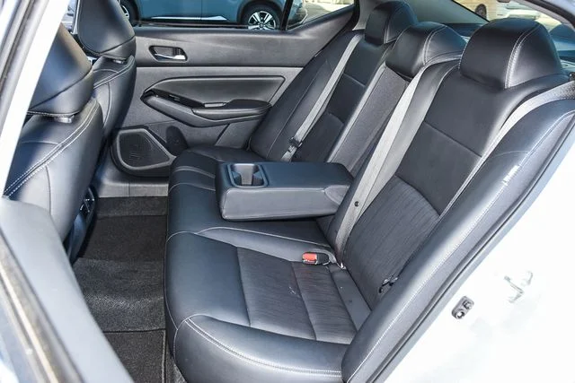 Used 2019 Silver Nissan 2.5 Platinum image 21