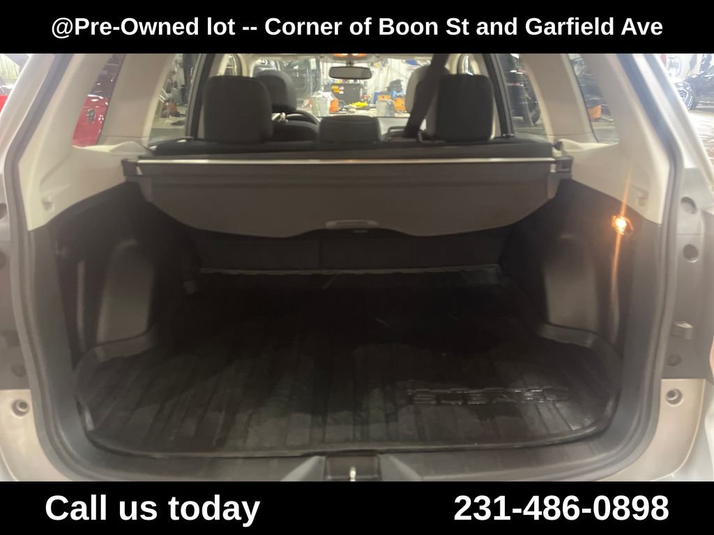 Used 2014 Silver Subaru 2.5i Premium image 22
