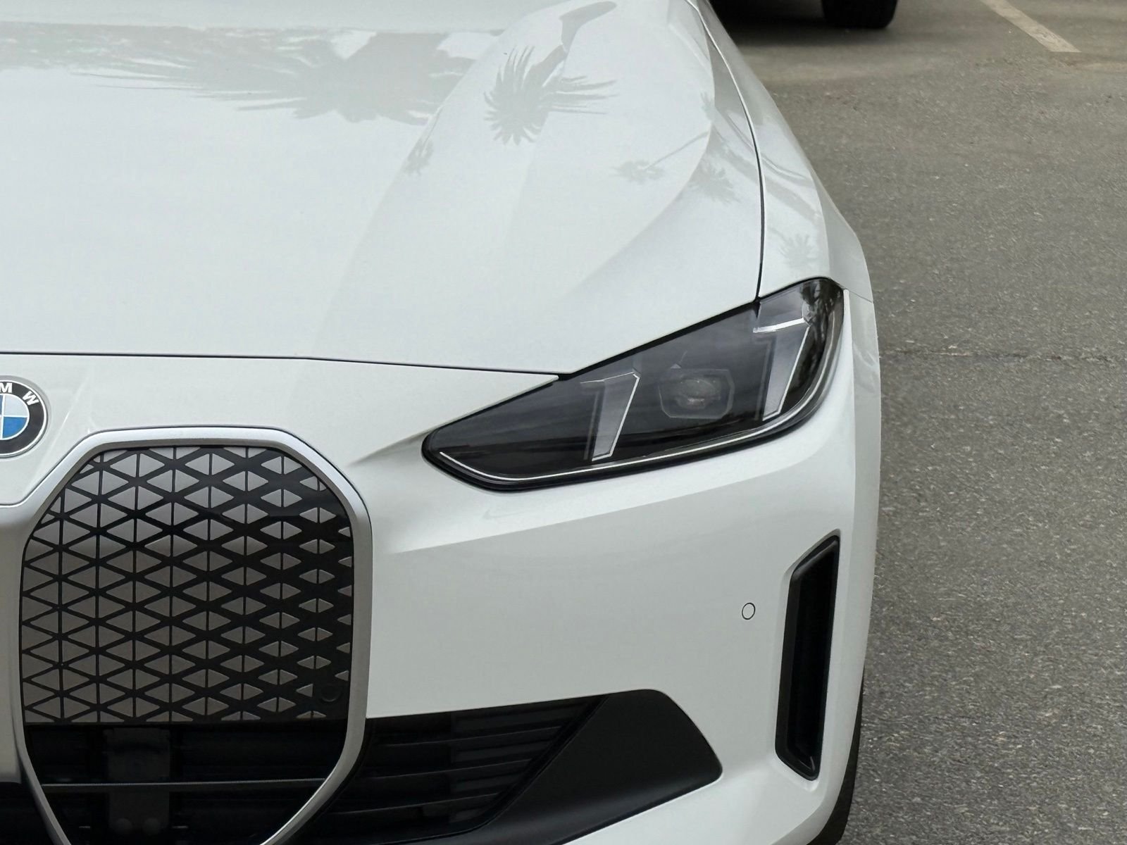 New 2026 Alpine White BMW xDrive40 image 13