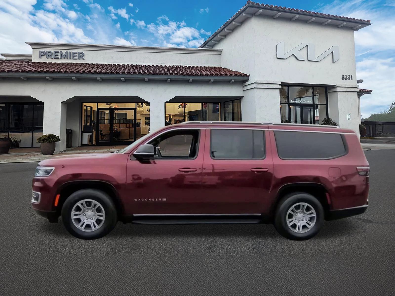 Used 2023 Red Jeep Base image 5