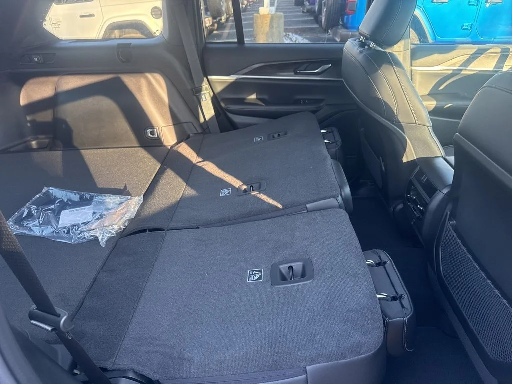 2026 Jeep Grand Cherokee Laredo - Photo 48
