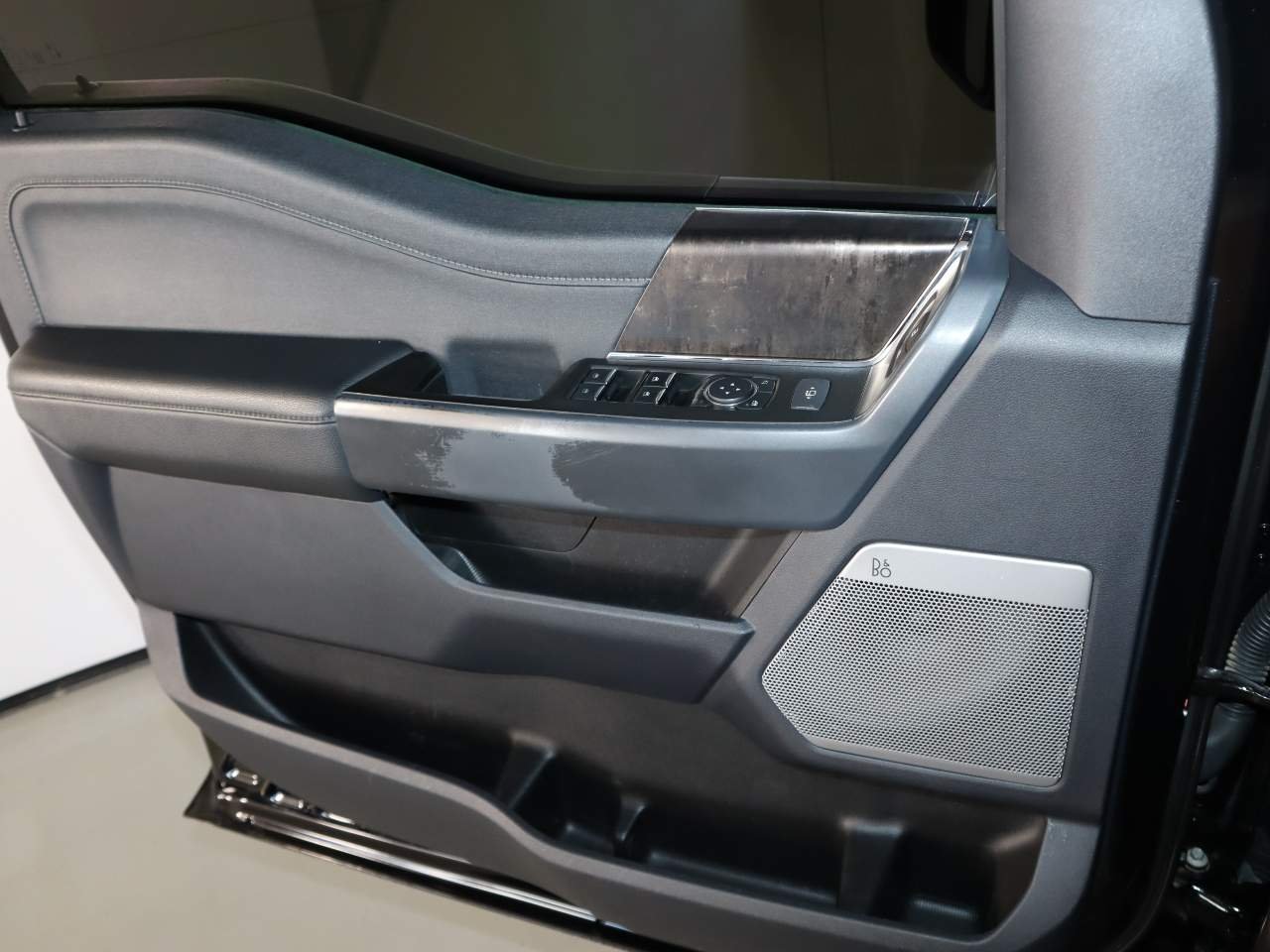 Used 2023 Agate Black Ford Lariat Crew Cab image 19