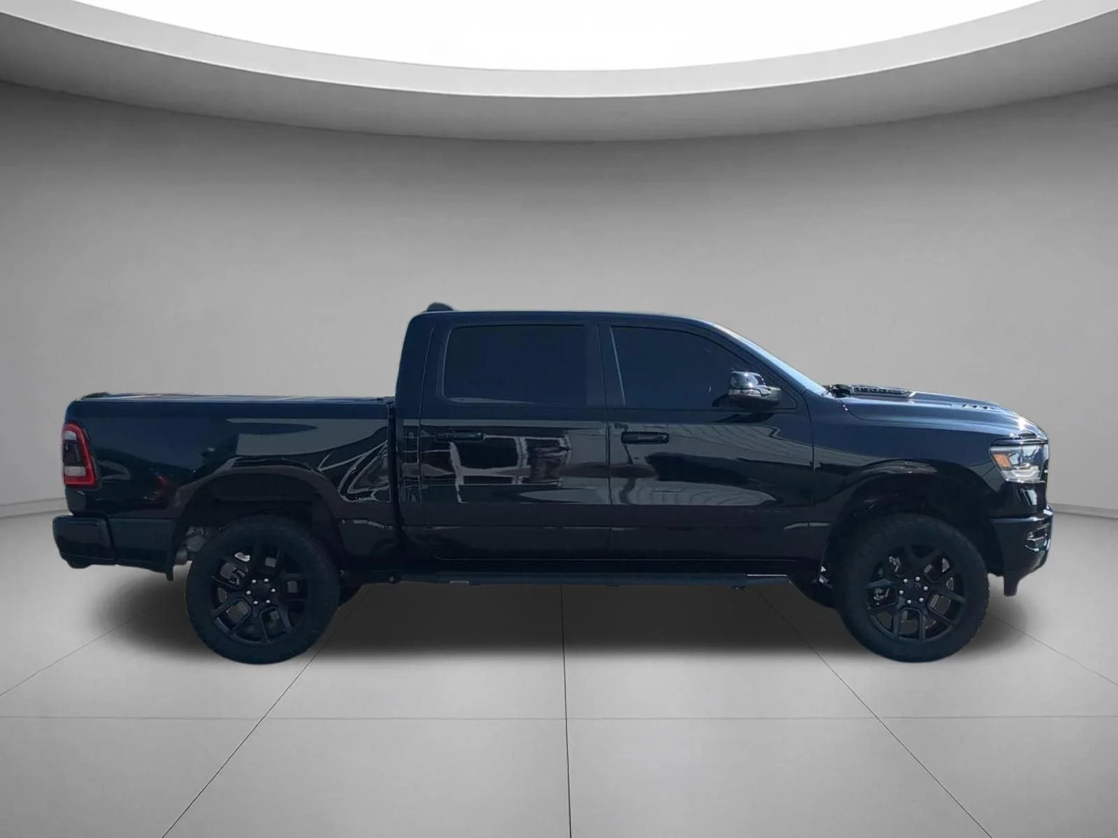 Used 2024  RAM TRUCK LARAM image 6