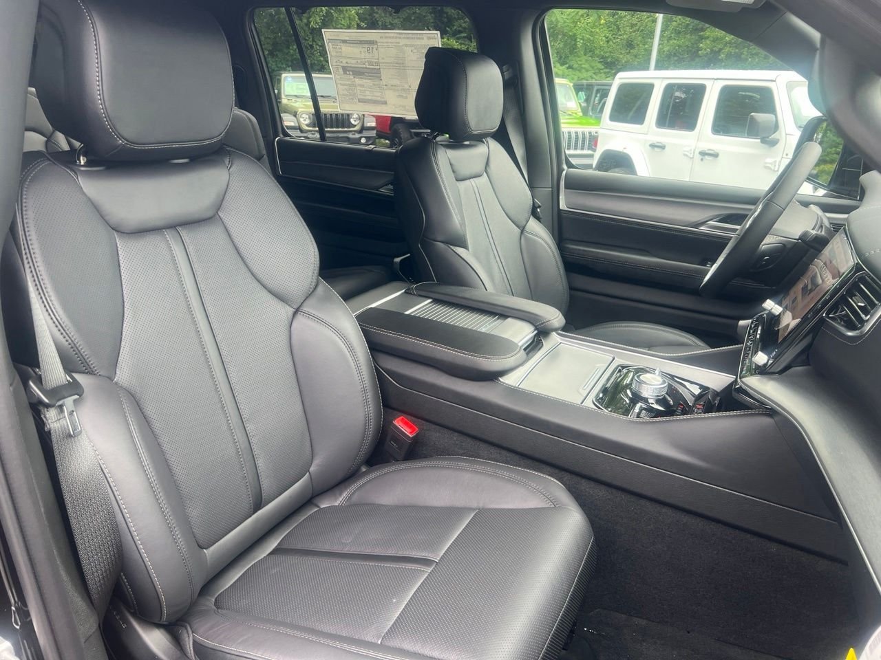 New 2026 High Gloss Black Exterior Paint Jeep Limited Reserve image 22