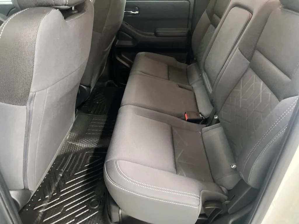 Used 2025 Glacier White Nissan SV CREW CAB 4X4 3.8L V6 1 Owner image 13