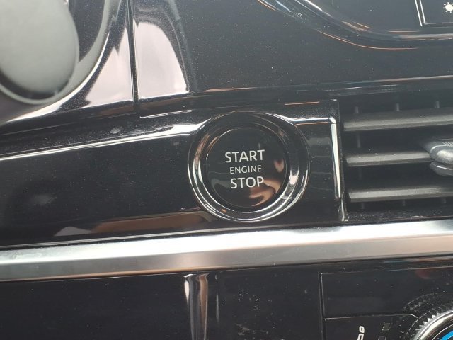 Used 2025  Nissan SL image 10