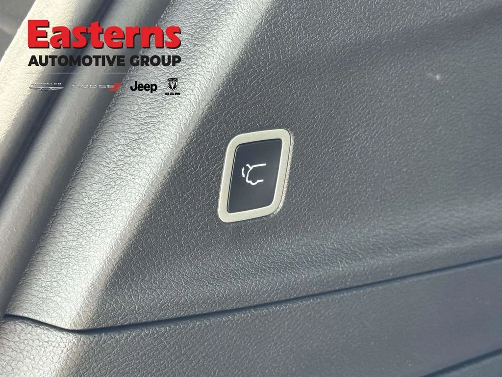 2025 Chrysler Pacifica Select - Photo 12