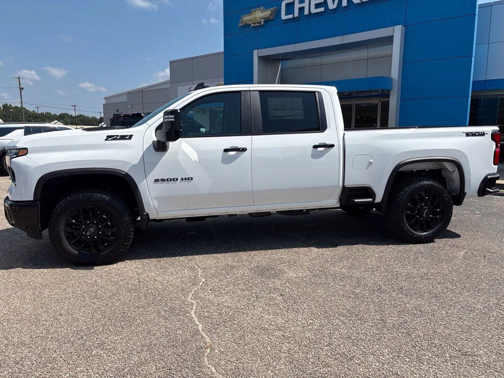 New 2026 Summit White Chevrolet LT image 30