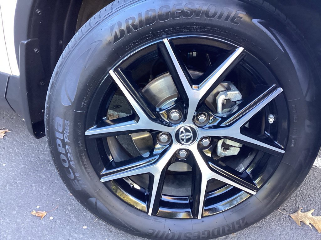 Used 2017 White Toyota SE image 7