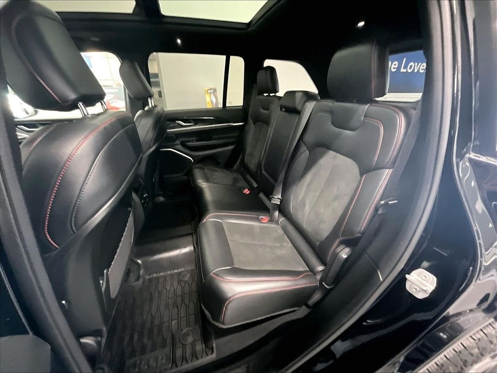 Used 2022 Diamond Black Crystal Pearlcoat Jeep Trailhawk image 15