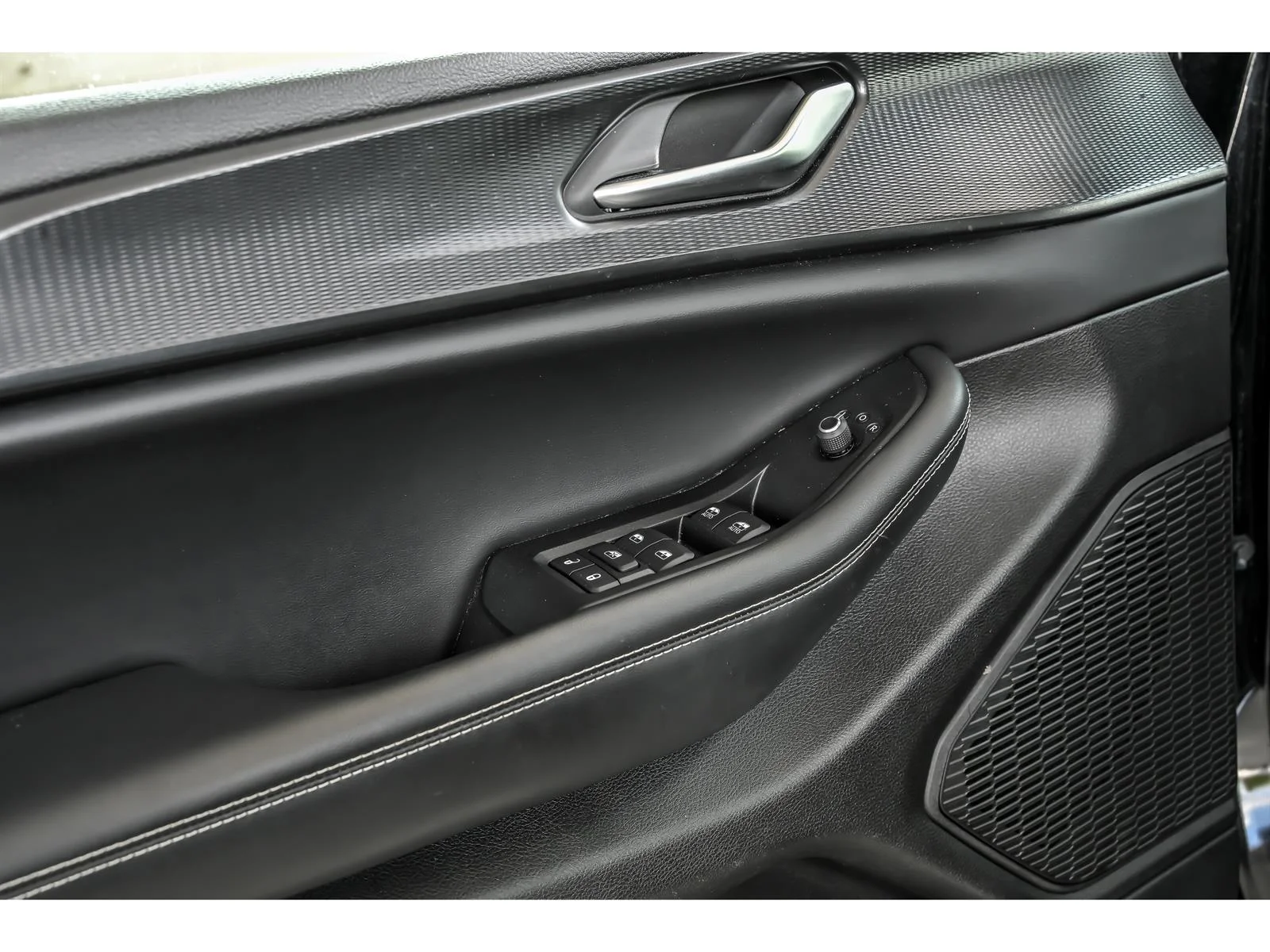 Used 2023 Black Jeep Laredo image 8