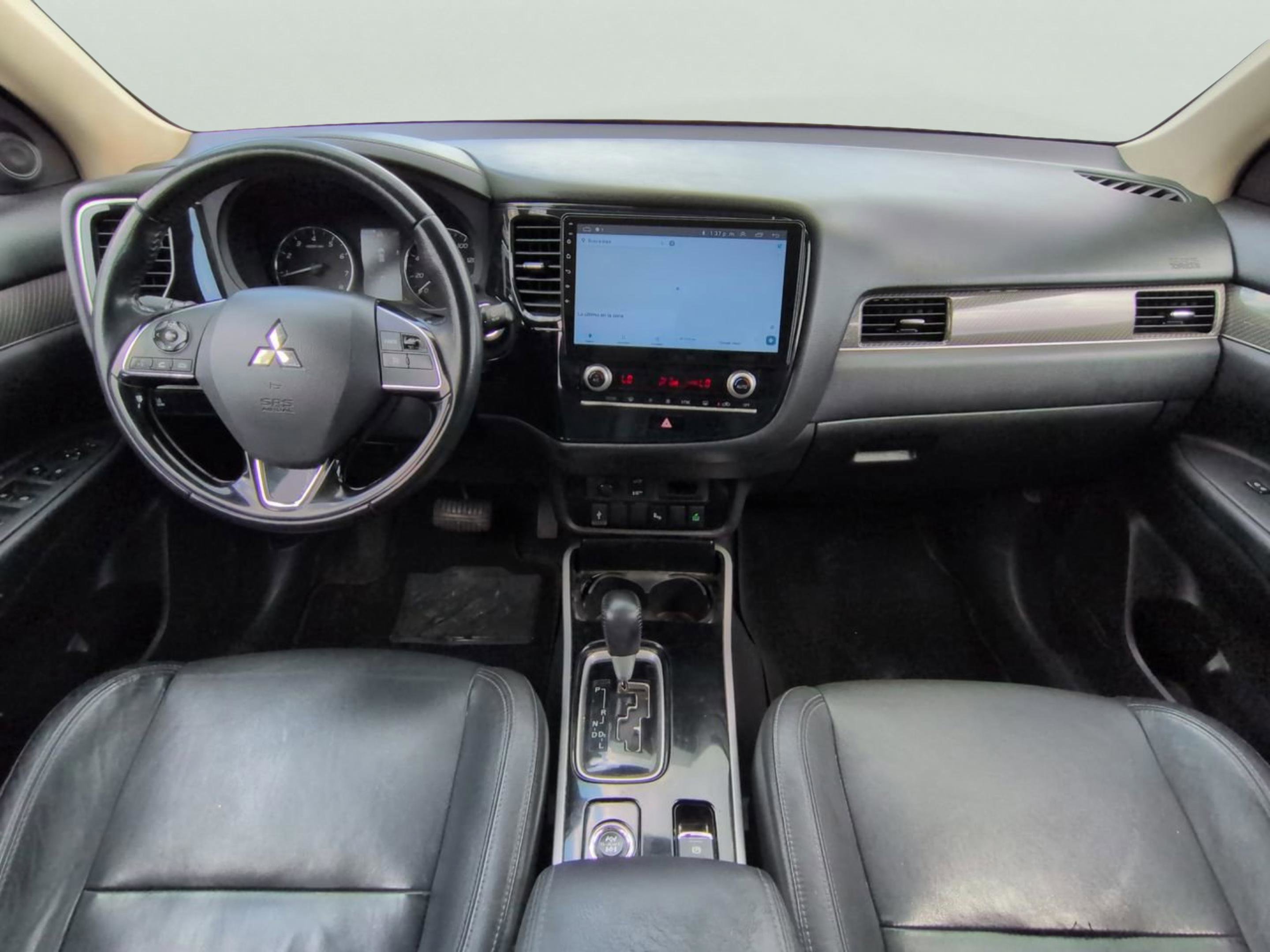 Used 2020 Red Diamond Mitsubishi SE image 13