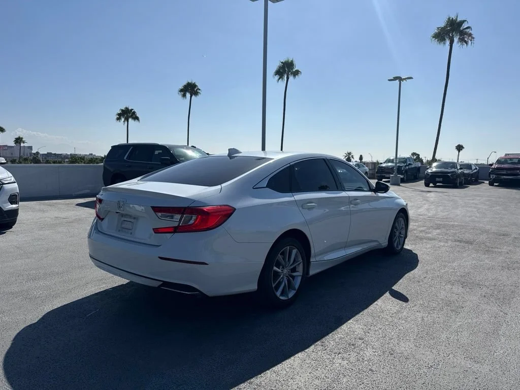 Used 2021  Honda LX image 5