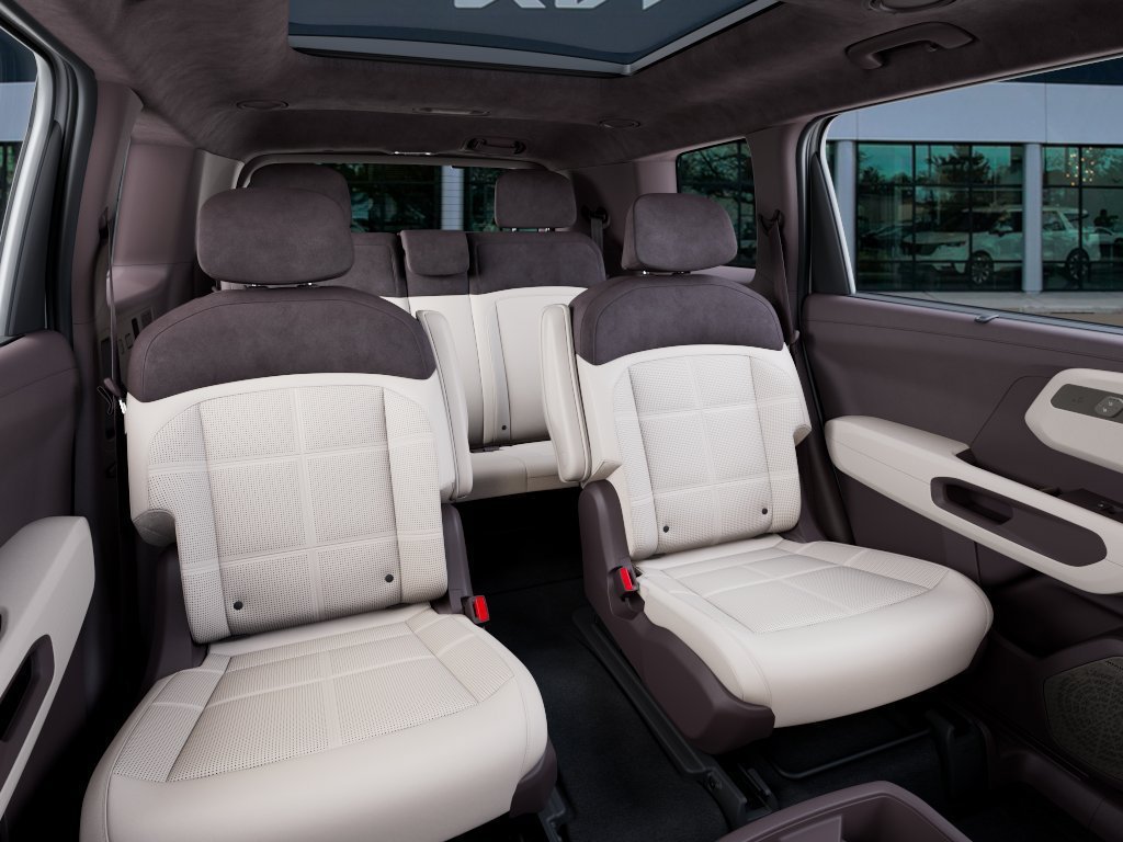 New 2027 White Kia X-Line SX Prestige image 16