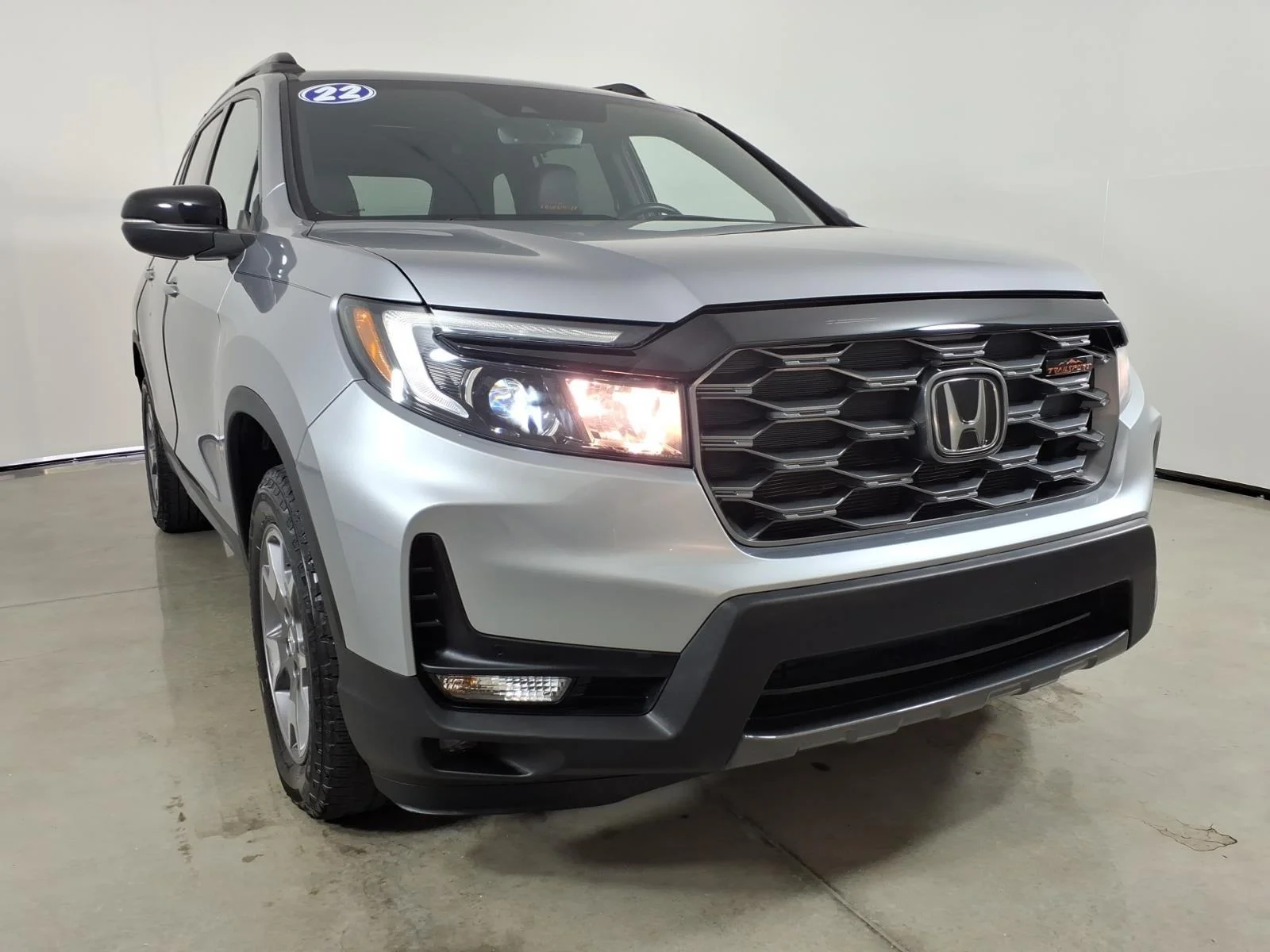 Used 2022 Lunar Silver Metallic Honda TRAILSPORT image 18